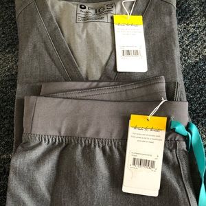 FIGS SCRUB SET CASMA TOP AND LIVINGSTON PETITE